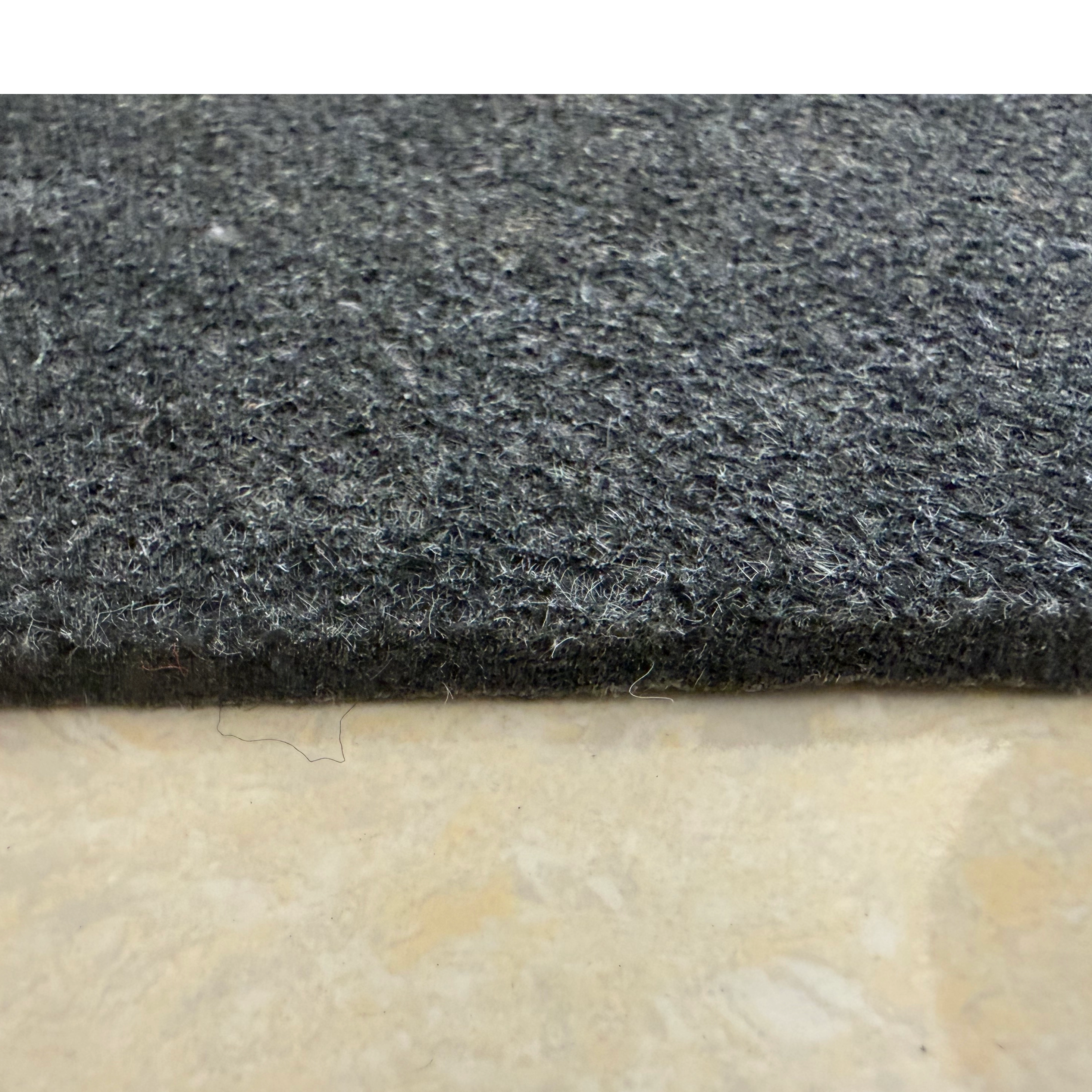 カーペットの裏地を置くことが重要なのはなぜですか？カーペットのパフォーマンスと長寿を強化する重要な選択肢を明らかにする