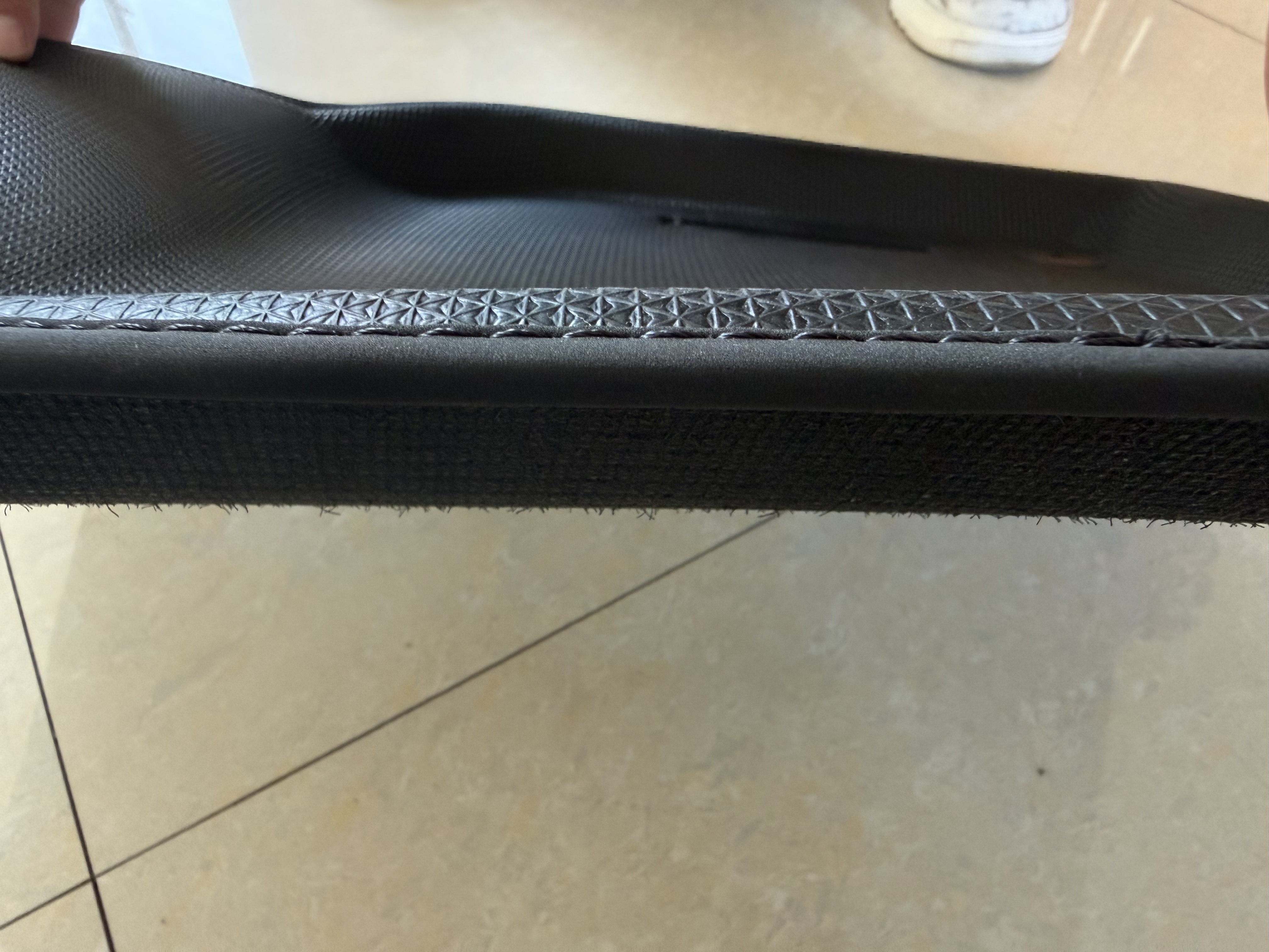 3D一体型TPEカーフロアマット - カスタマイズされ、車のボディに完璧にフィットします。