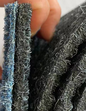 パイナップル柄の底なしカーペット