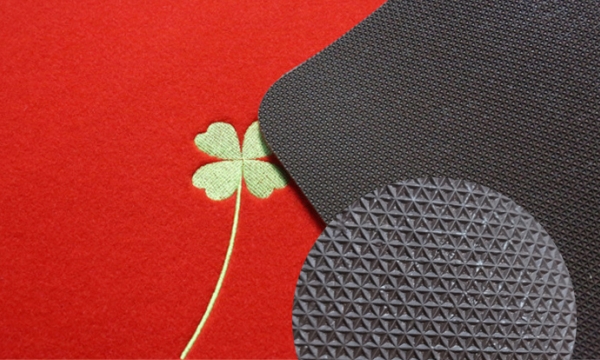 玄関マット裏に刺繍入り